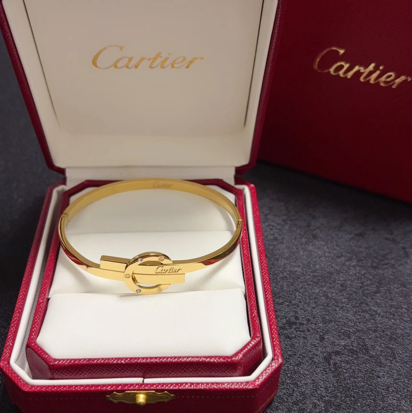 &yen;50 👑Cartier 卡地亚官网最新发布 👉🏻火爆窄版细款中号手镯💥进口精工保色18k💯高端定制👈🏻🙈🙈🙈顶级工艺 专柜logo刻字清晰 360度无死角！😘全新的窄版设计 更显精致～如此美物 你必须拥有💋超级显白👍