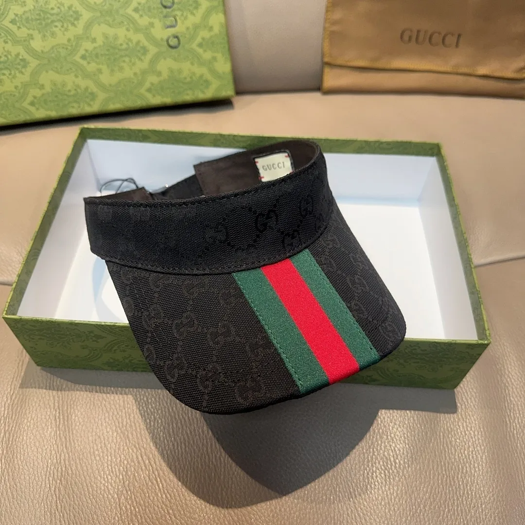 原单版本出货! Gucci(古奇)最新原单宽版织带空顶帽。专柜1:1开模订制,最高版本,原版帆布料,轻盈透气!实物拍摄,四季百搭男女适用,基础头围56,贴片可调节。