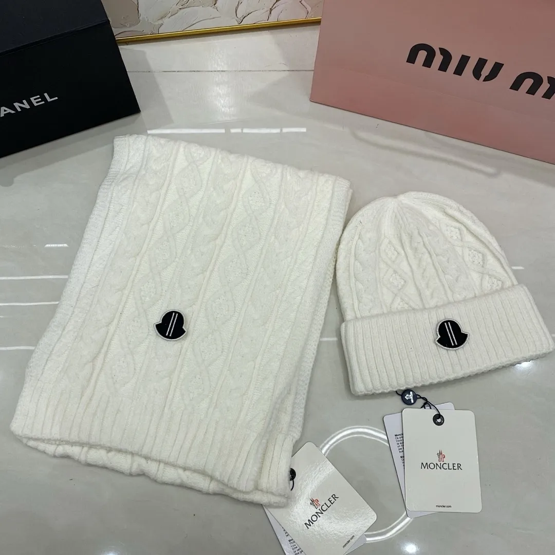Moncler羊绒套装：围巾🧣/羊绒针织帽