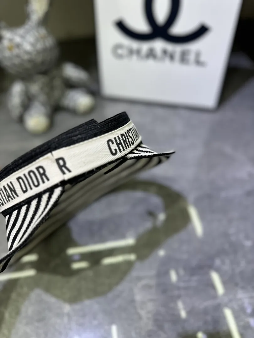 迪奥爆款针织条纹空顶帽