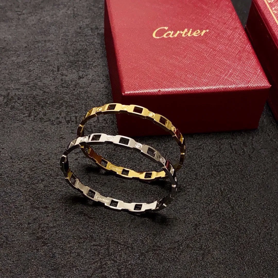¥50 👑Cartier 卡地亚官网最新发布 👉🏻火爆窄版细款手镯💥进口精工保色18k💯高端定制👈🏻🙈🙈🙈顶级工艺 专柜logo刻字清晰 360度无死角!😘全新的窄版设计 更显精致~如此美物 你必须拥有💋超级显白👍