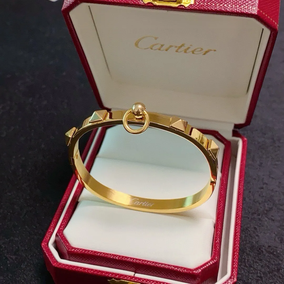 ¥50 👑Cartier 卡地亚官网最新发布 👉🏻火爆窄版细款柳丁手镯💥进口精工保色18k💯高端定制👈🏻🙈🙈🙈顶级工艺 专柜logo刻字清晰 360度无死角!😘全新的窄版设计 更显精致~如此美物 你必须拥有💋超级显白👍