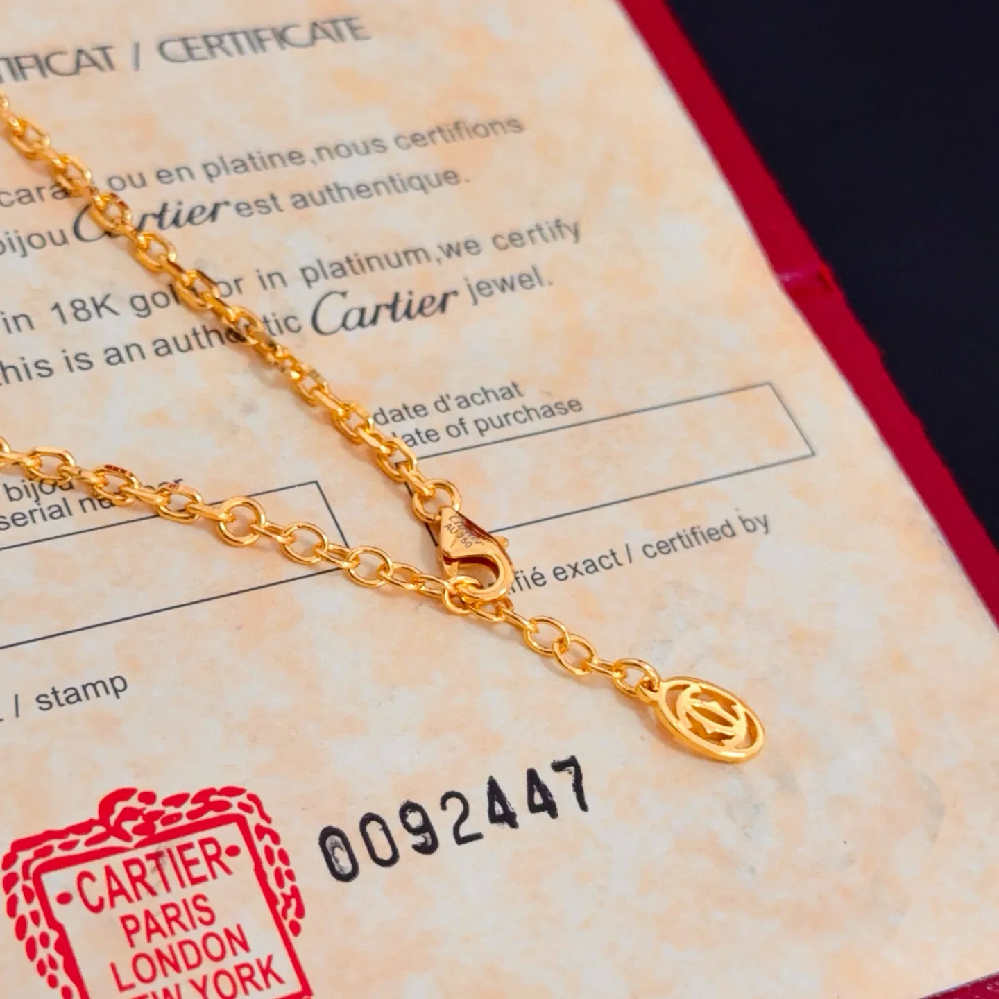 P105 卡地亚镶钻项链 高端定制版本 镶嵌钻工艺 V金材质 经典而时尚风格 用凌厉线条重构爱情美学！打破常规，镶嵌钻设计反而成就高级感天花板&mdash;&mdash;无需浮华堆砌，爱本应纯粹如初 卡地亚受众多明星网红的爱戴 豹子系列手镯 绝对是永恒经典 而且男女不限 年龄不限 ！戴上它你就是焦点！