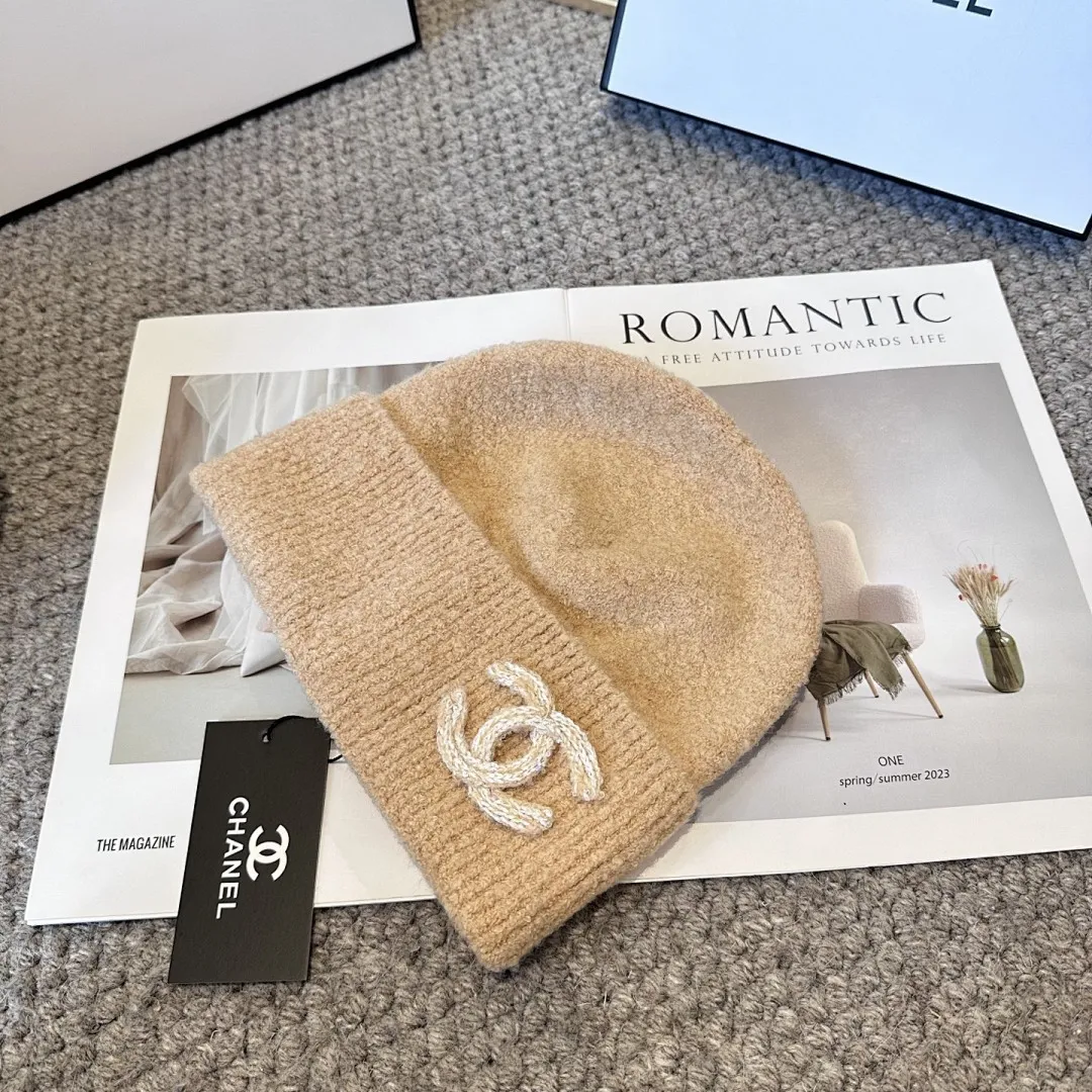 Chanel官网品质香奈儿秋冬网红时尚博主推荐款毛线帽，小红书爆款，手感超柔软舒适的针织线帽，弹性极佳！