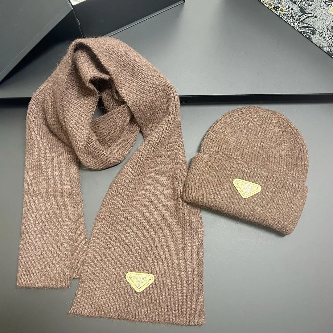 PRADA P家 兔毛 冷帽+围巾套装🔥