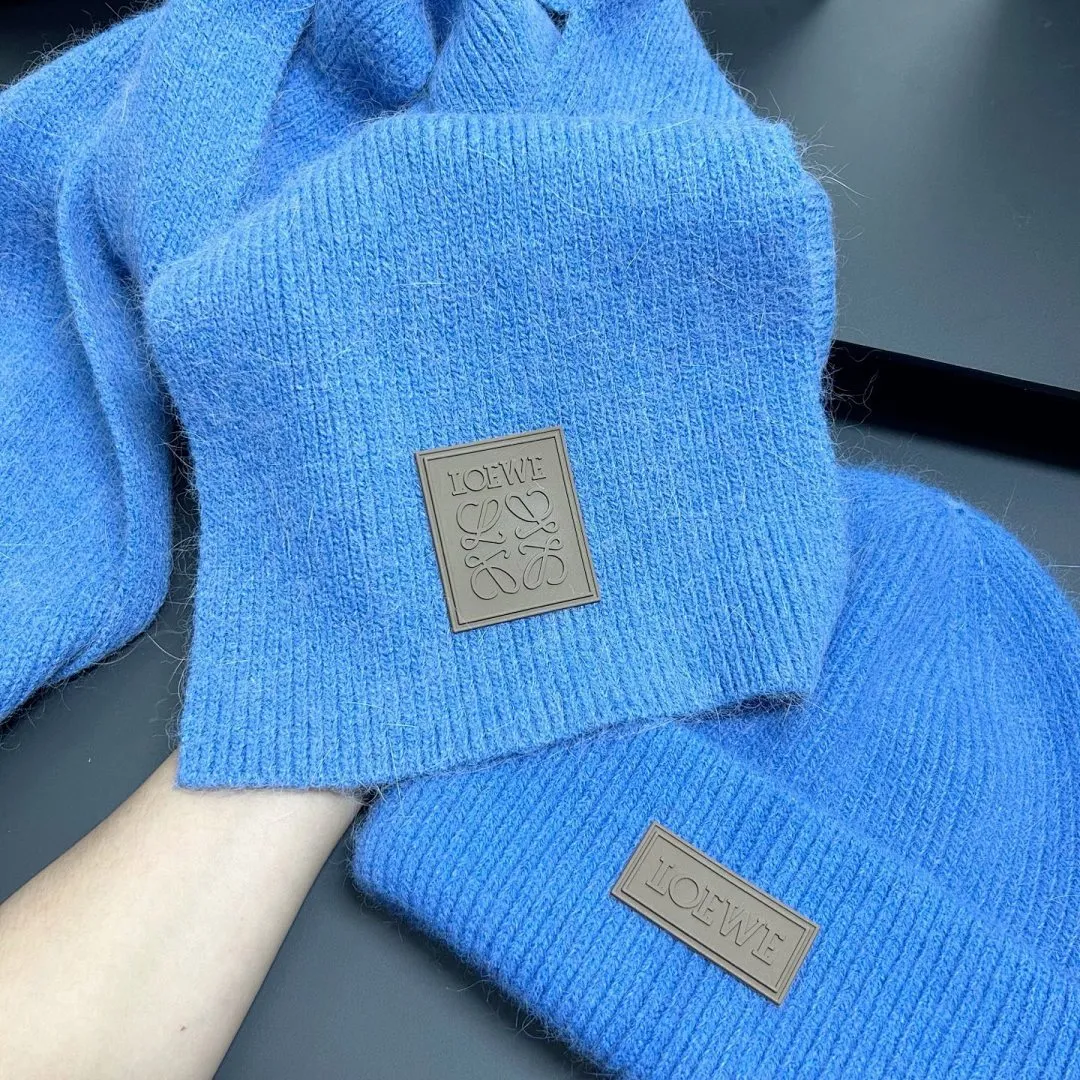 LOEWE 兔毛 冷帽+围巾套装❤️