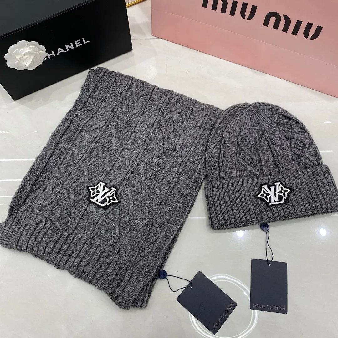 Lv 羊绒套装：围巾🧣/羊绒针织帽