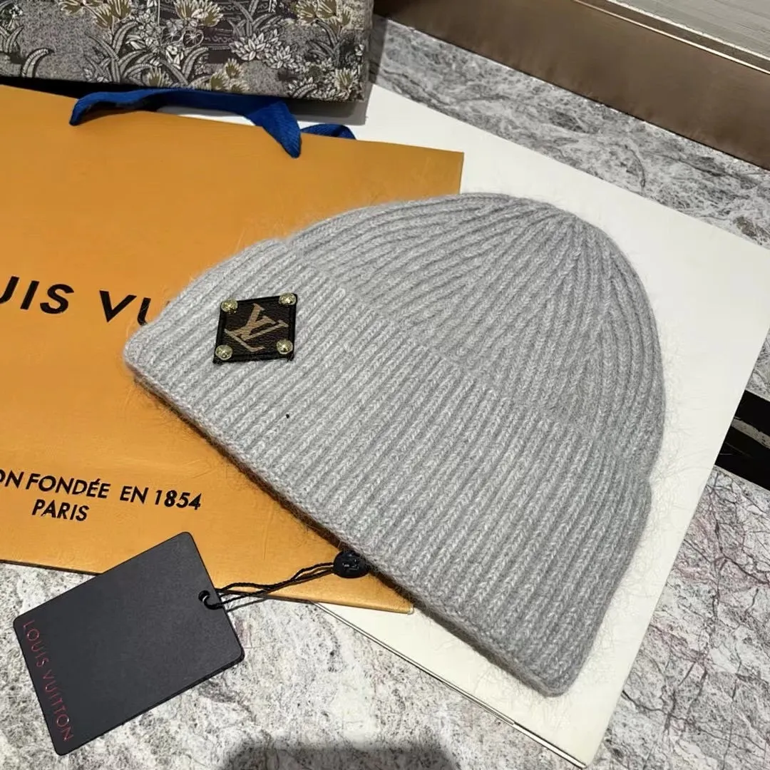 Lv 兔毛针织帽