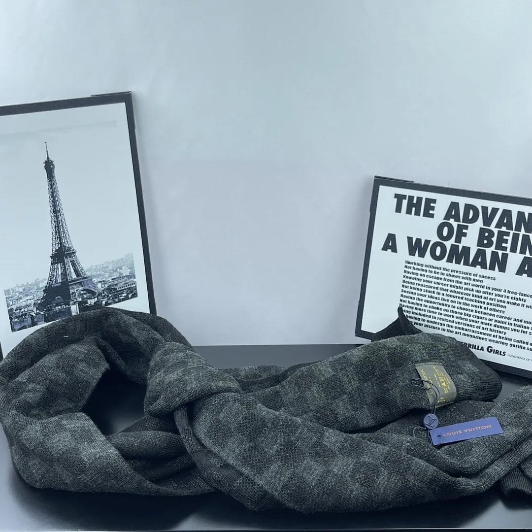 L家 【羊毛套装帽子-帽子➕围巾】经典套装帽子！成分：70%羊毛➕30%兔毛。