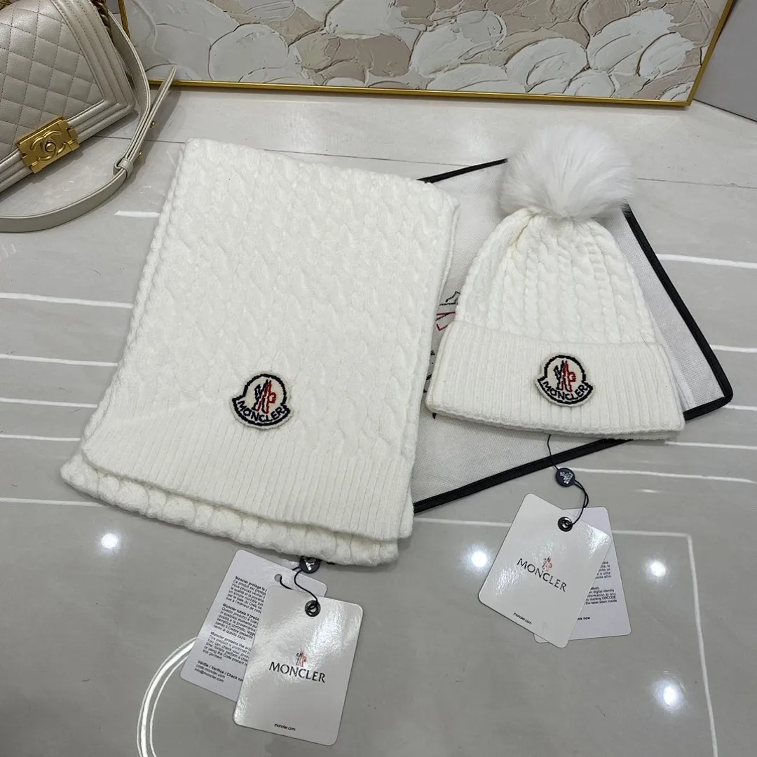 Moncler蒙口 麻花羊绒针织帽（狐狸毛球）+围巾🧣