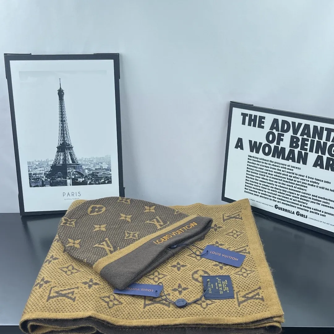 L家 【羊毛套装帽子-帽子➕围巾】经典套装帽子！成分：70%羊毛➕30%兔毛。