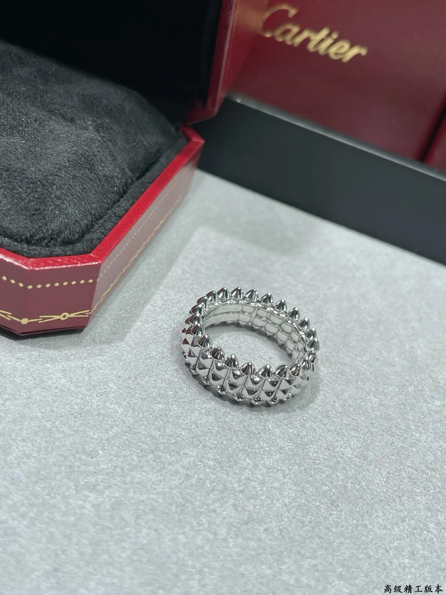 P80💃卡地亚CNC双排子弹头戒指💍最受欢迎的一款戒指💍💋💄两侧的小柳钉可以自由晃动,非常个性的一款。 永恒经典 近年来很火 高端 一样的工艺 不一样的价格 678号💰