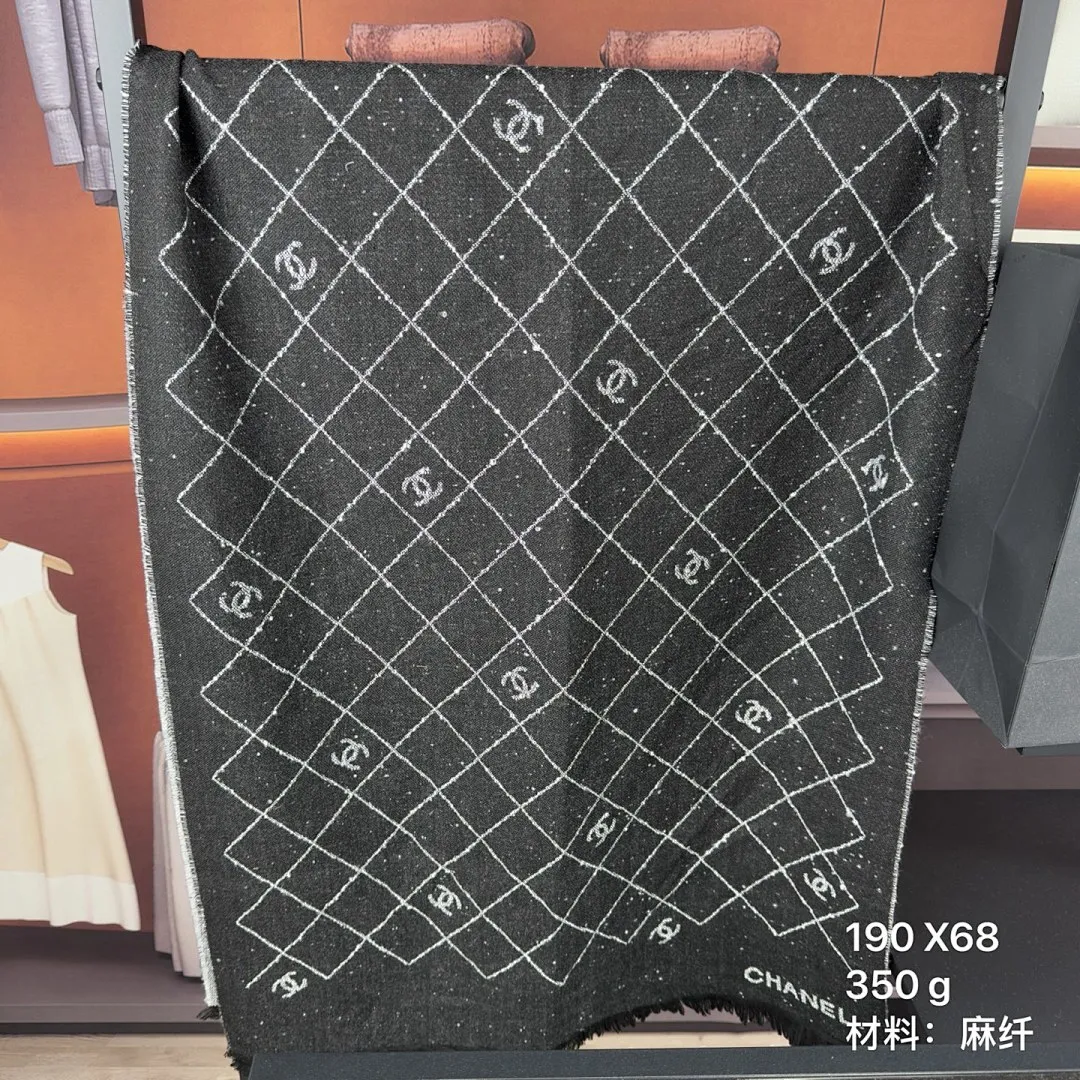 小香披巾 190 X68 350 g 材料：麻纤