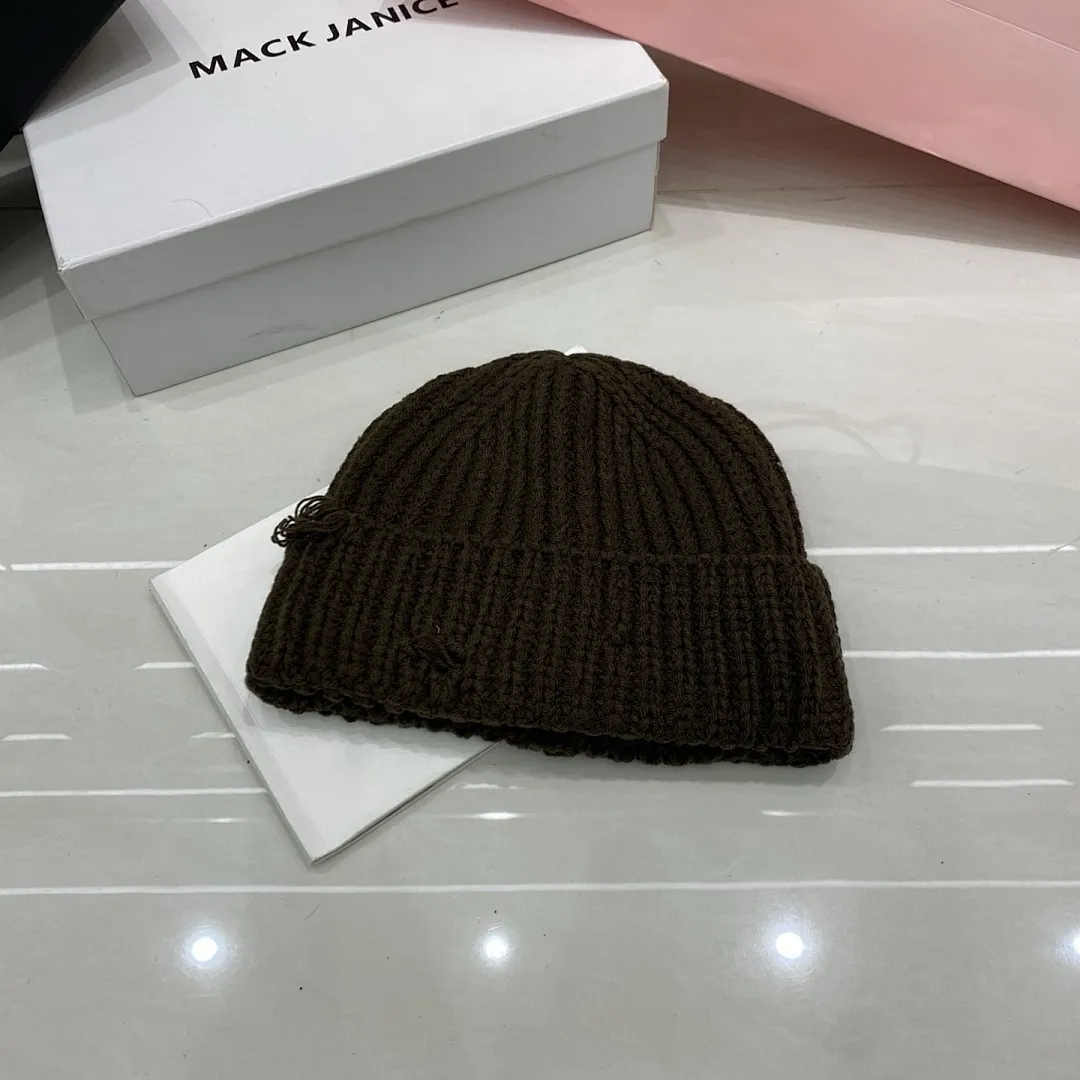 破洞针织帽 简单又不失个性感