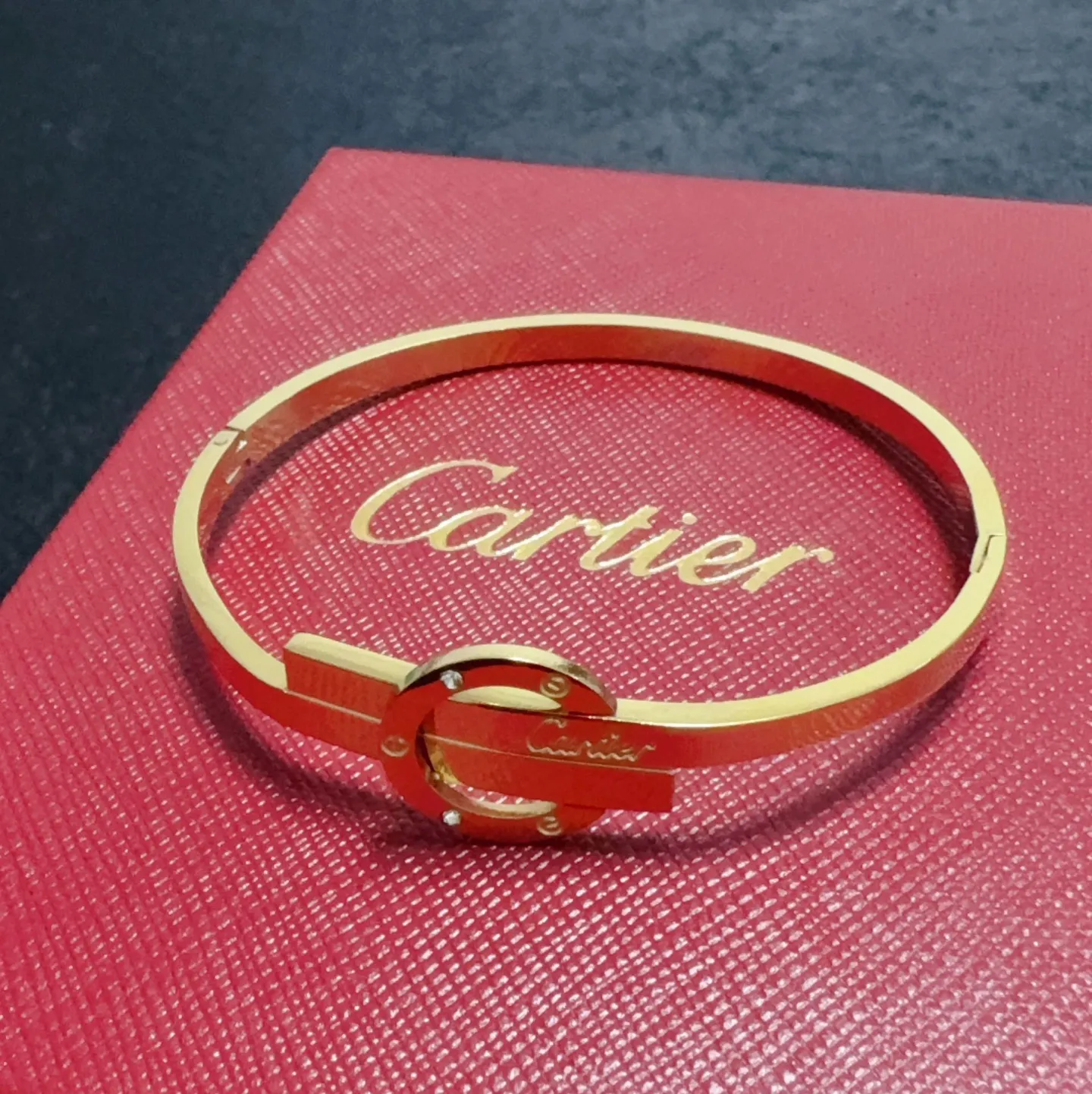 ¥50 👑Cartier 卡地亚官网最新发布 👉🏻火爆窄版细款中号手镯💥进口精工保色18k💯高端定制👈🏻🙈🙈🙈顶级工艺 专柜logo刻字清晰 360度无死角!😘全新的窄版设计 更显精致~如此美物 你必须拥有💋超级显白👍