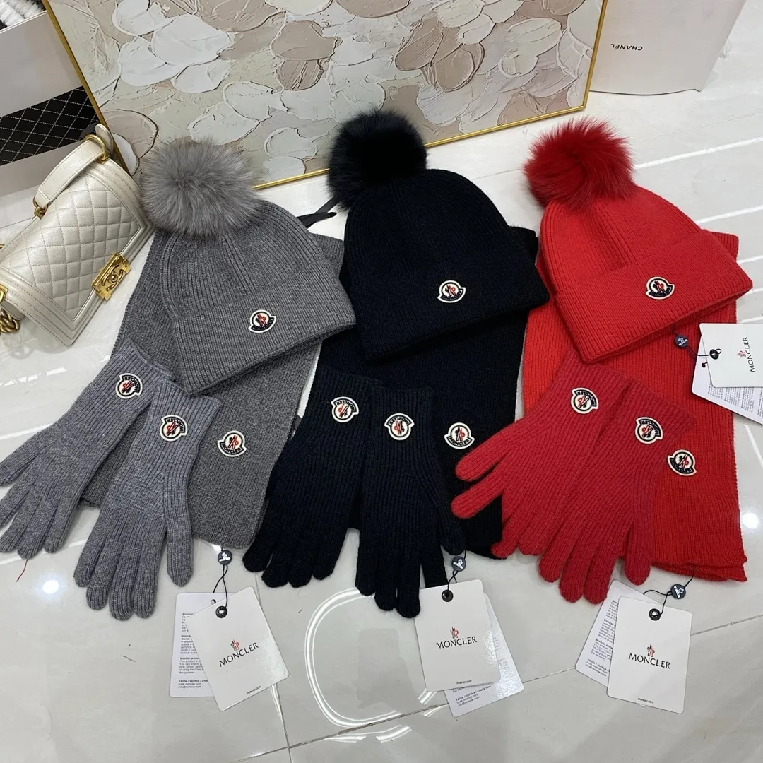 Moncler 三件套 羊绒针织帽（狐狸毛球）+围巾🧣+手套🧤