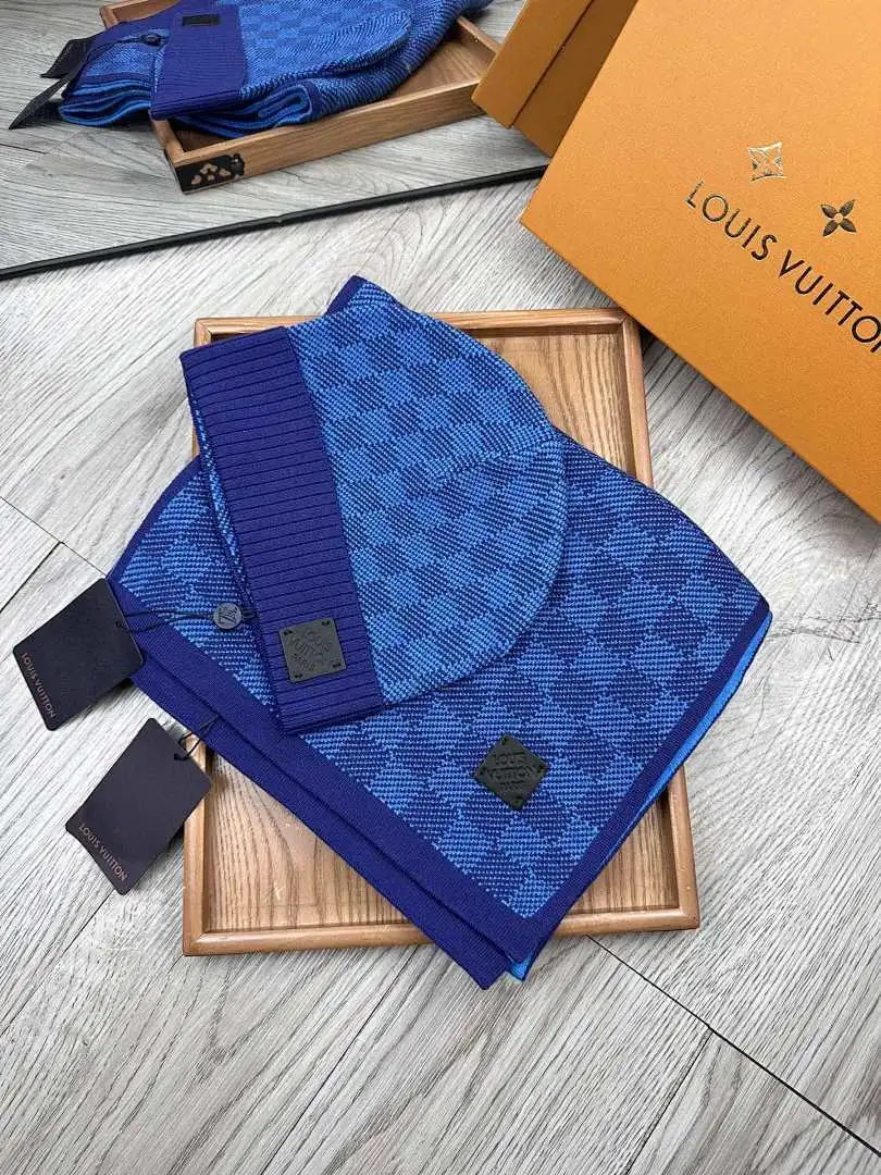 L家。【羊毛套装帽子-帽子➕围巾】经典套装帽子！暖暖哒超级舒服～冬日小姐姐减龄神器哦～这个冬天你就差这么一套套装帽子啦～又保暖又时尚！男女通用款!可以做情侣款！防伪标签吊卡齐全！多多款式，欢迎选择!