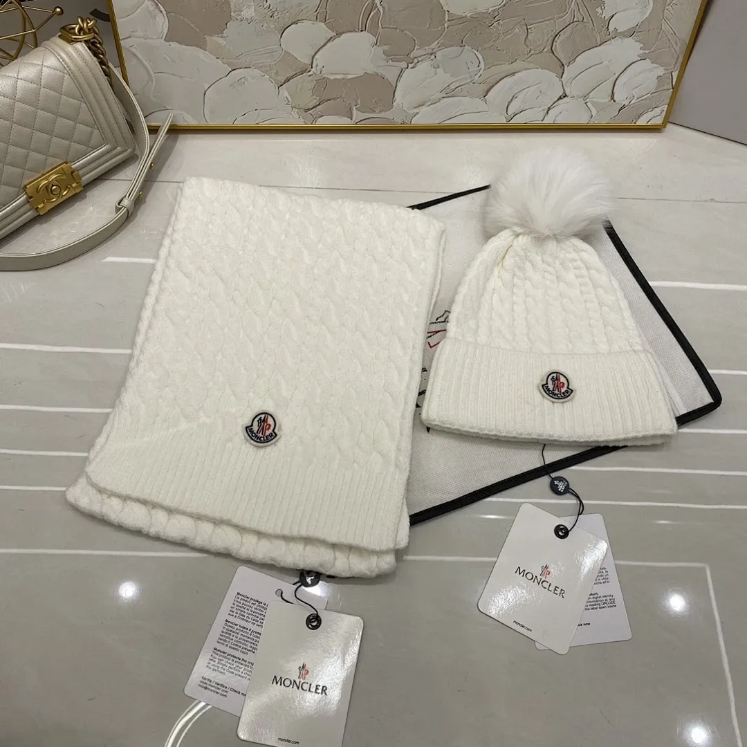 Moncler蒙口 麻花羊绒针织帽（狐狸毛球）+围巾🧣
