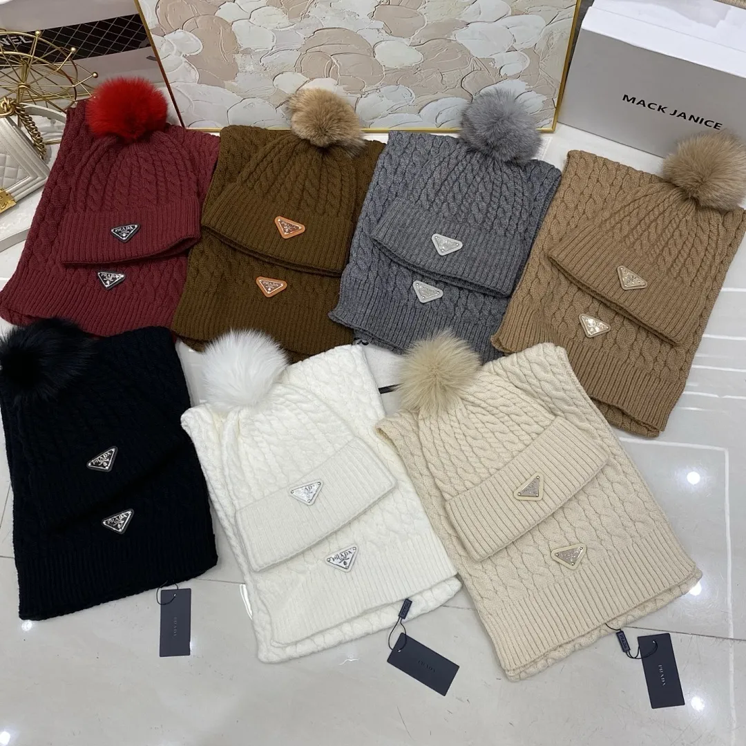 PRADA 两件套 羊绒针织帽搭配狐狸毛球+围巾🧣