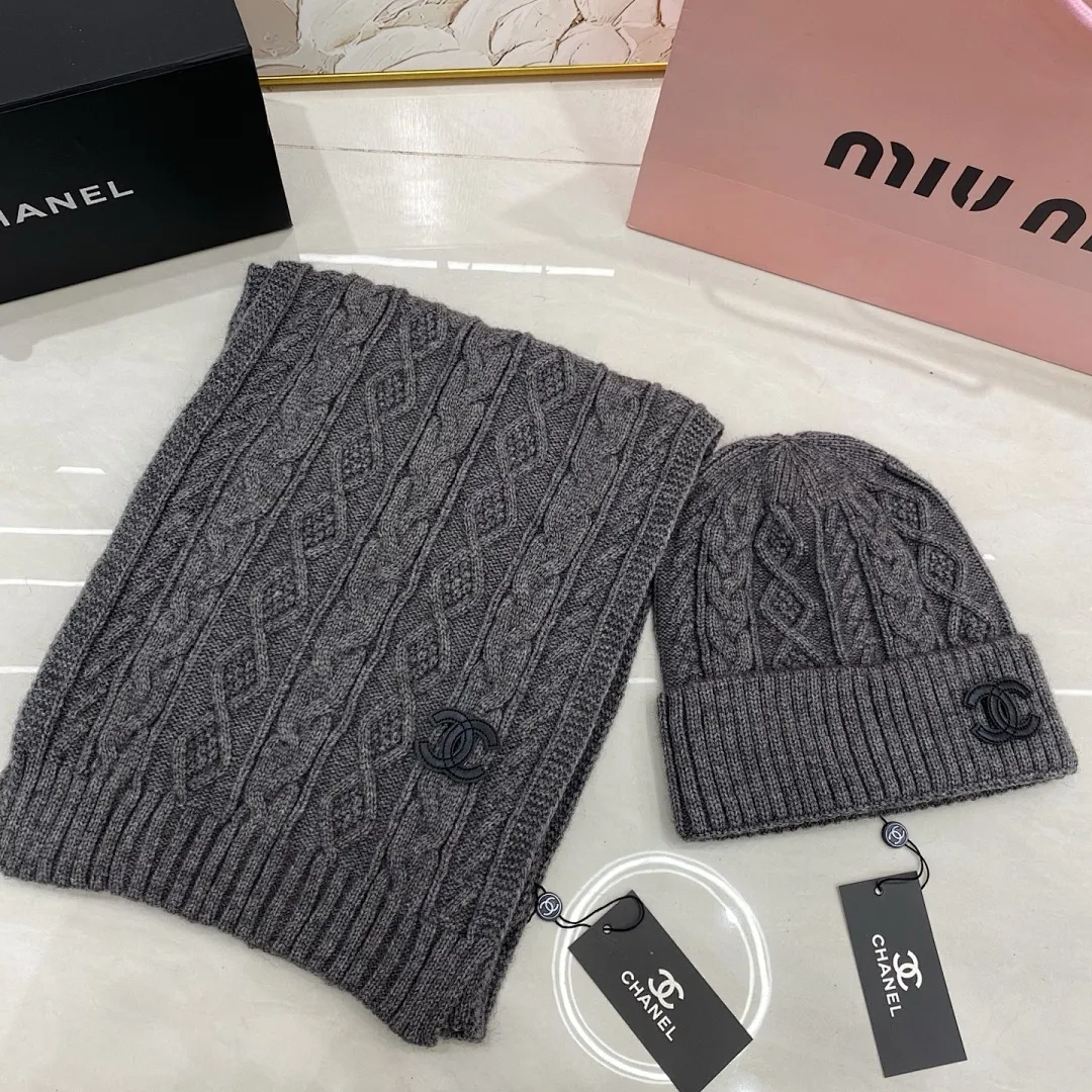 Chanel 羊绒套装：围巾🧣/羊绒针织帽