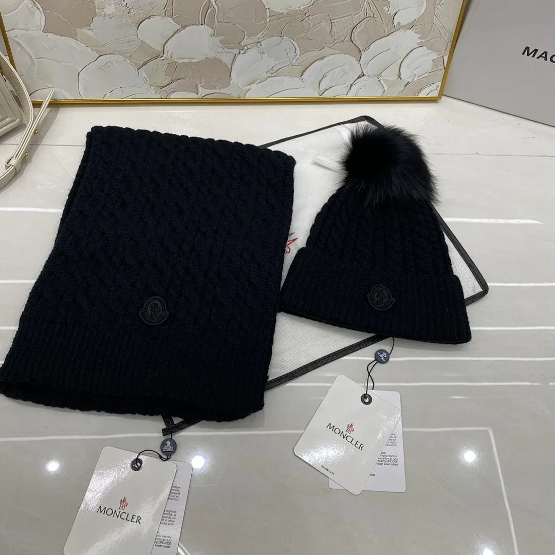 Moncler蒙口 麻花羊绒针织帽(狐狸毛球)+围巾🧣