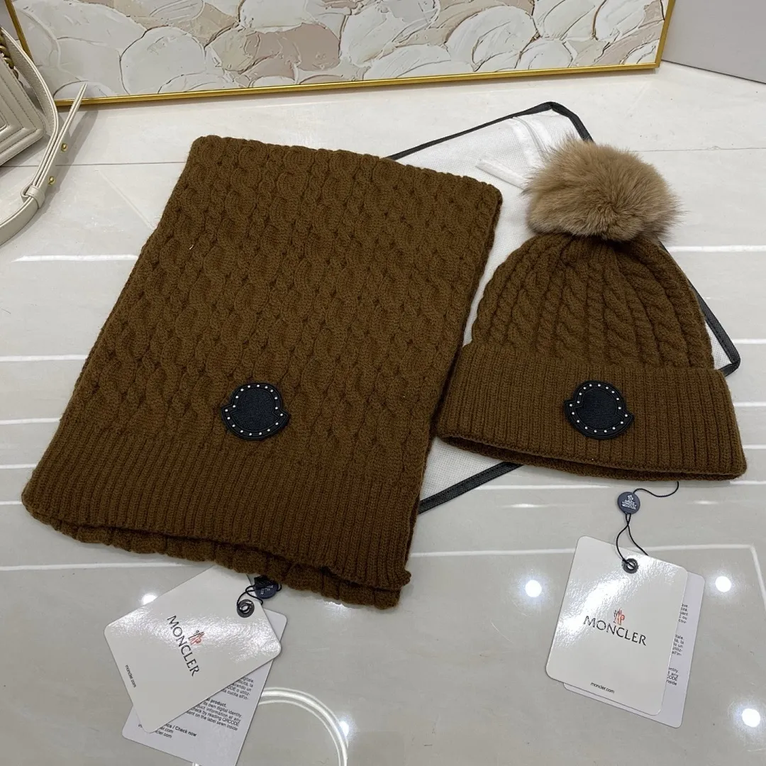 Moncler 两件套 羊绒针织帽搭配狐狸毛球+围巾🧣