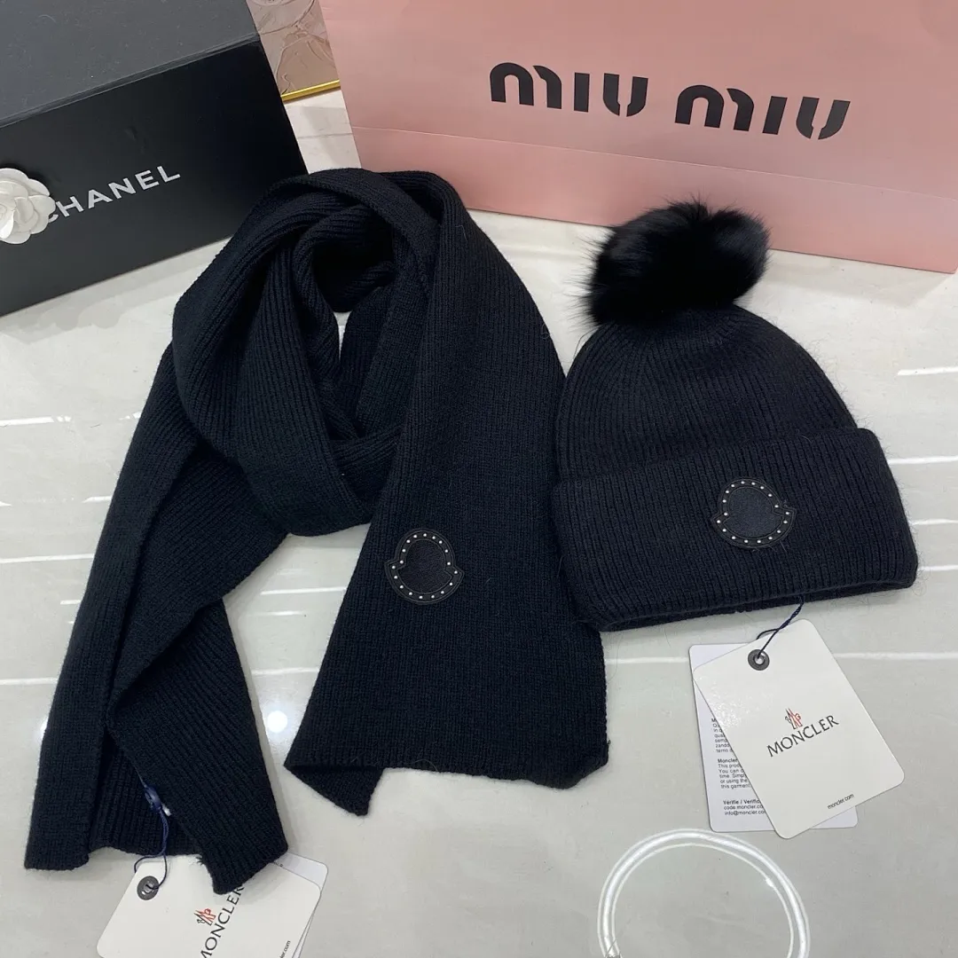Moncler 套装：羊绒围巾🧣/兔毛针织帽+狐狸毛球