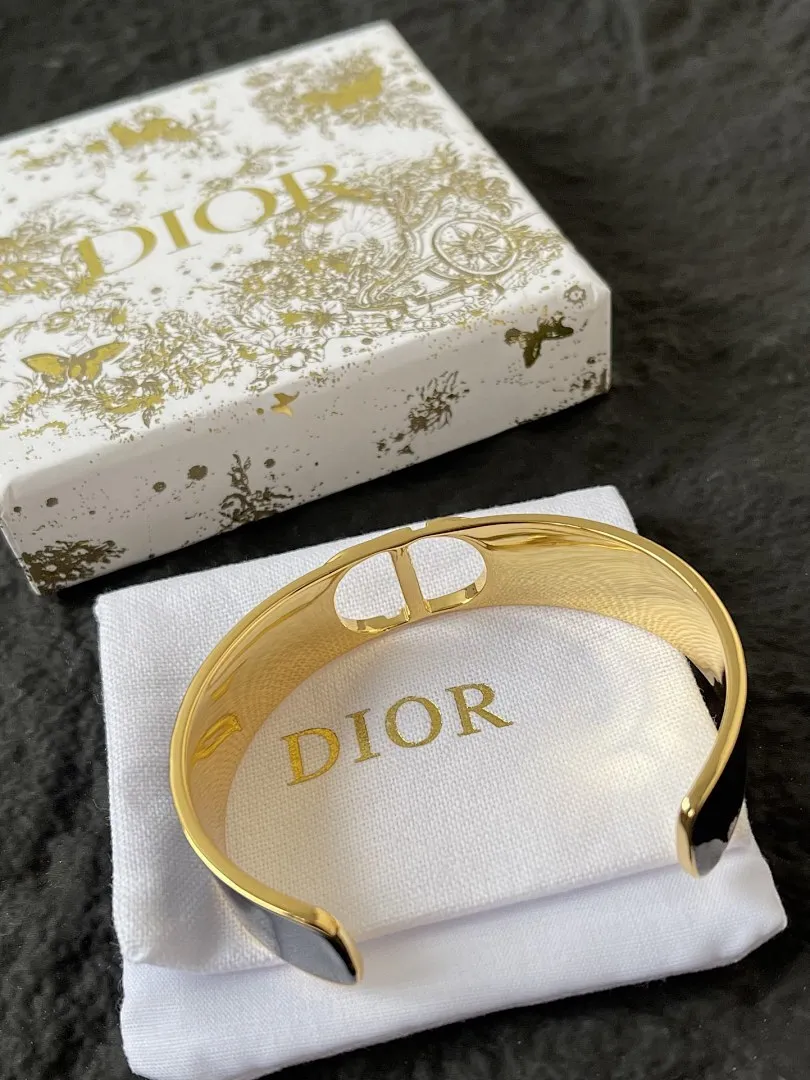 DIOR 043
