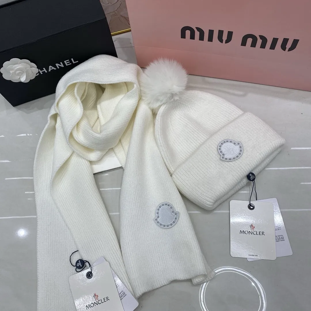 Moncler 套装:羊绒围巾🧣/兔毛针织帽+狐狸毛球