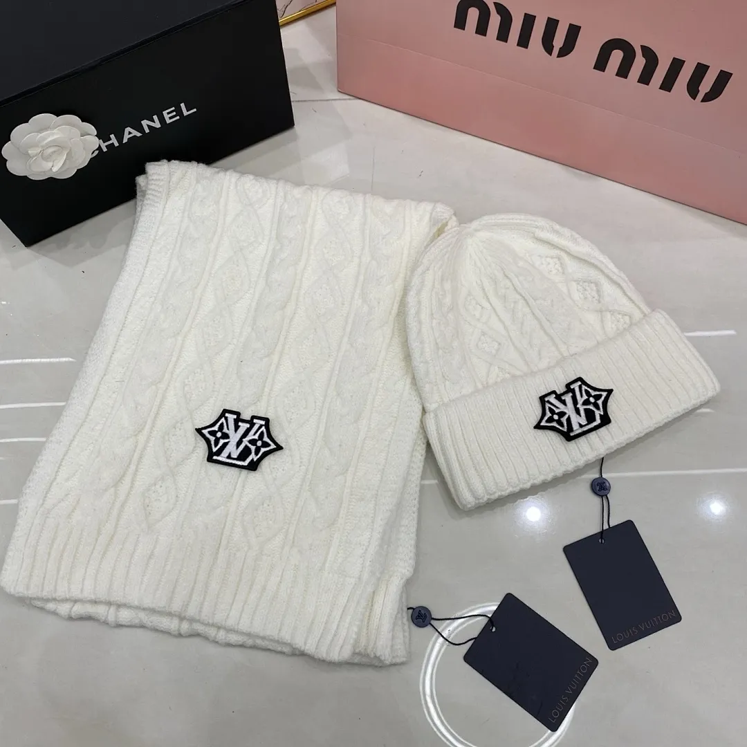 Lv 羊绒套装：围巾🧣/羊绒针织帽