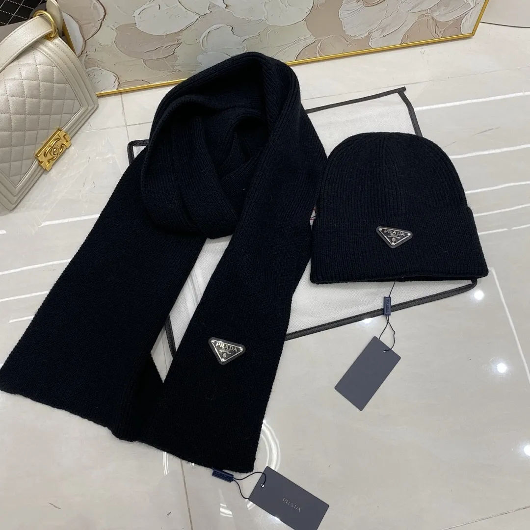 Prada 羊绒针织帽+围巾🧣