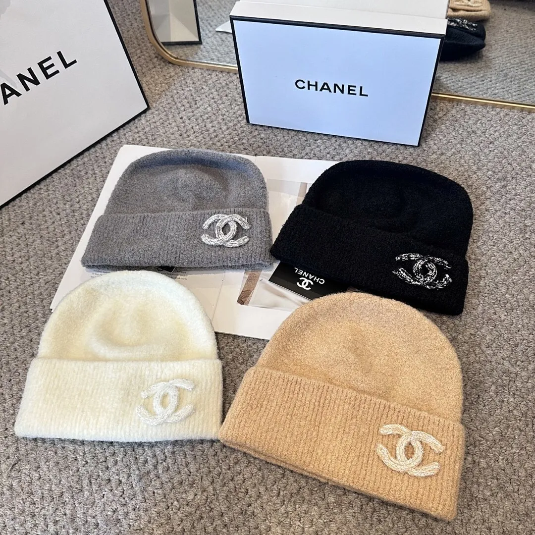 Chanel官网品质香奈儿秋冬网红时尚博主推荐款毛线帽,小红书爆款,手感超柔软舒适的针织线帽,弹性极佳!