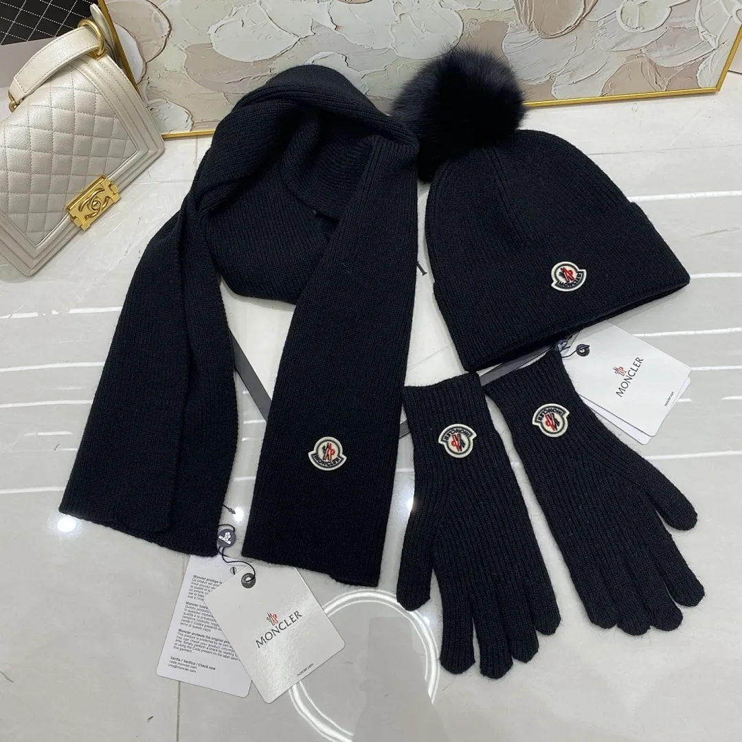Moncler 三件套 羊绒针织帽(狐狸毛球)+围巾🧣+手套🧤