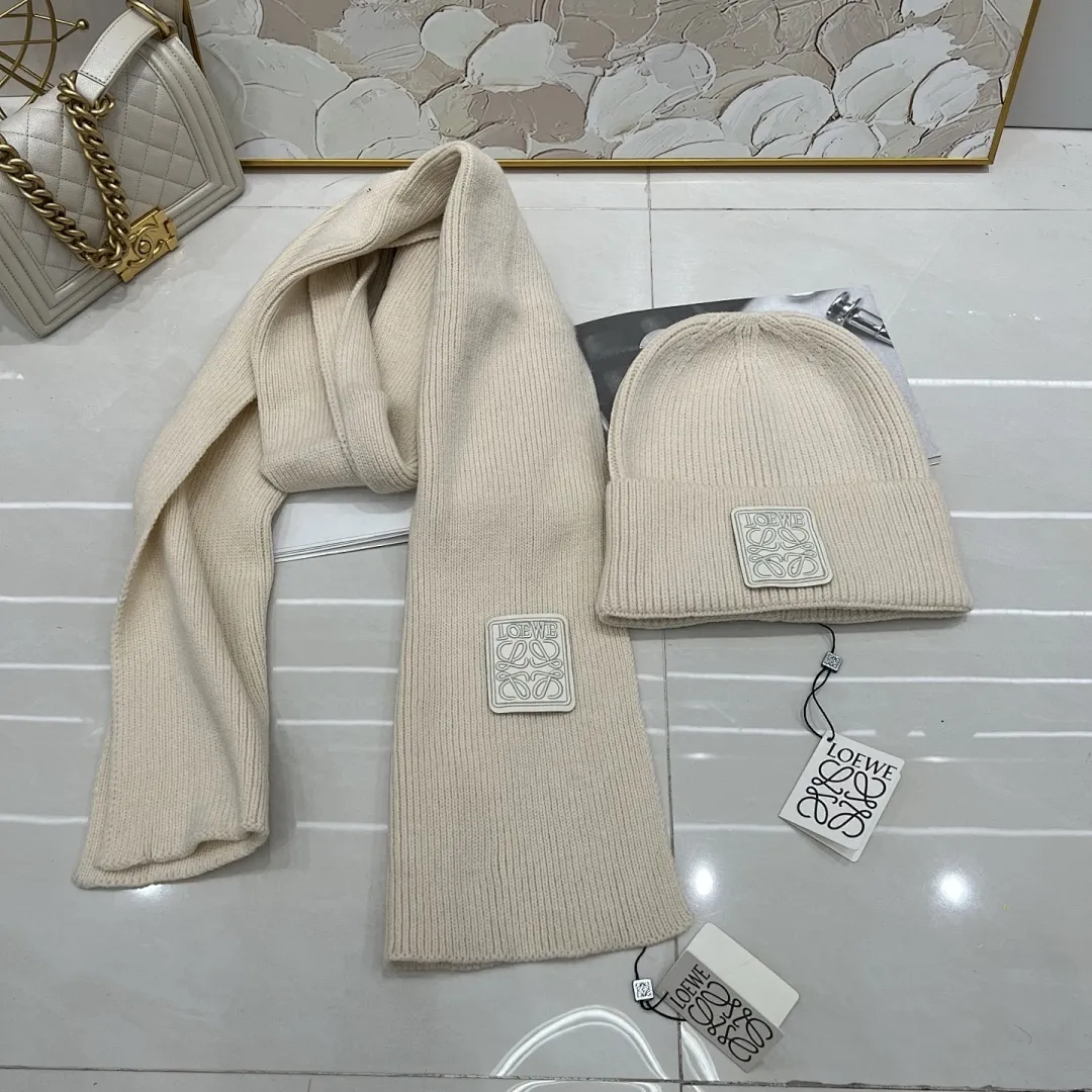 Loewe 羊绒针织帽+围巾🧣