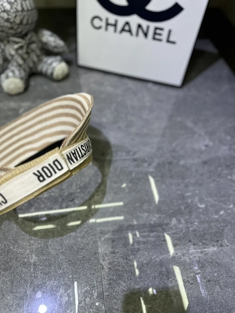 迪奥爆款针织条纹空顶帽