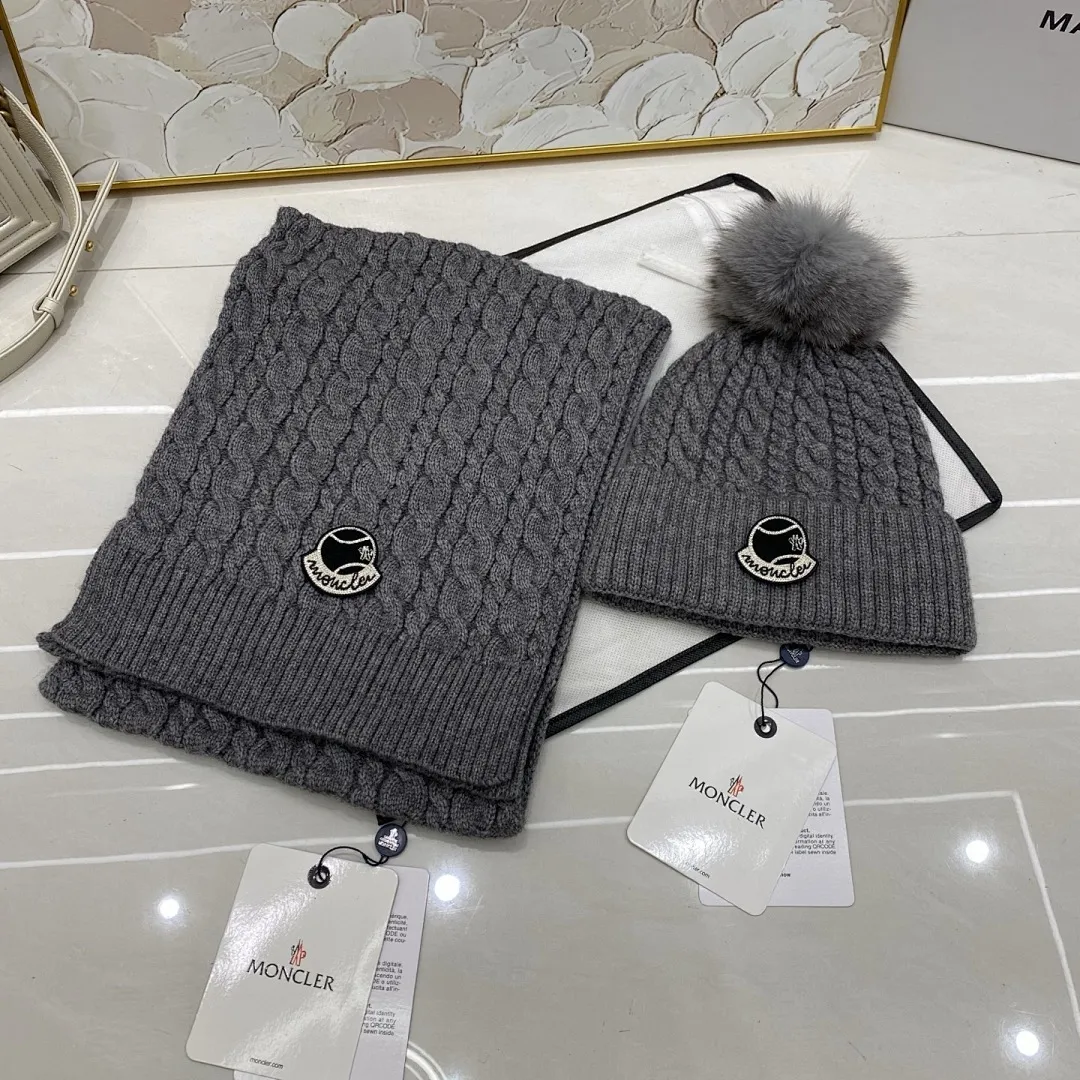 Moncler 两件套 羊绒针织帽搭配狐狸毛球+围巾🧣