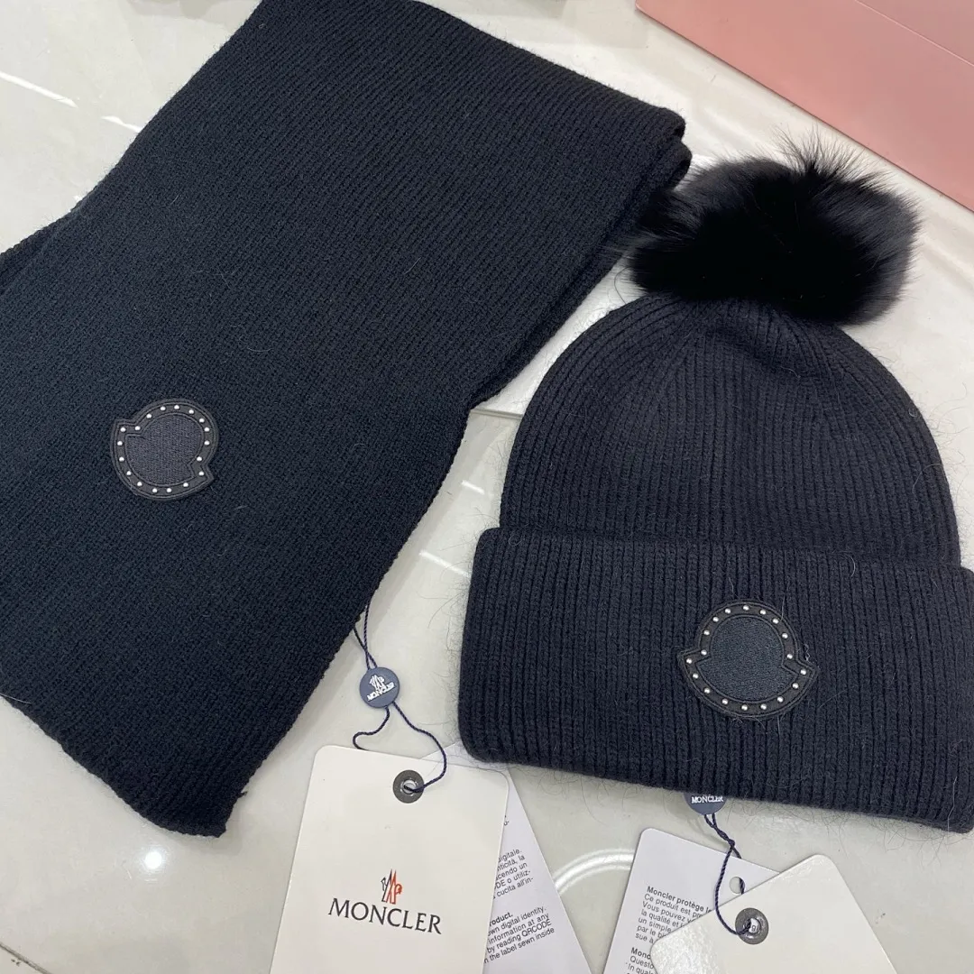Moncler 套装:羊绒围巾🧣/兔毛针织帽+狐狸毛球