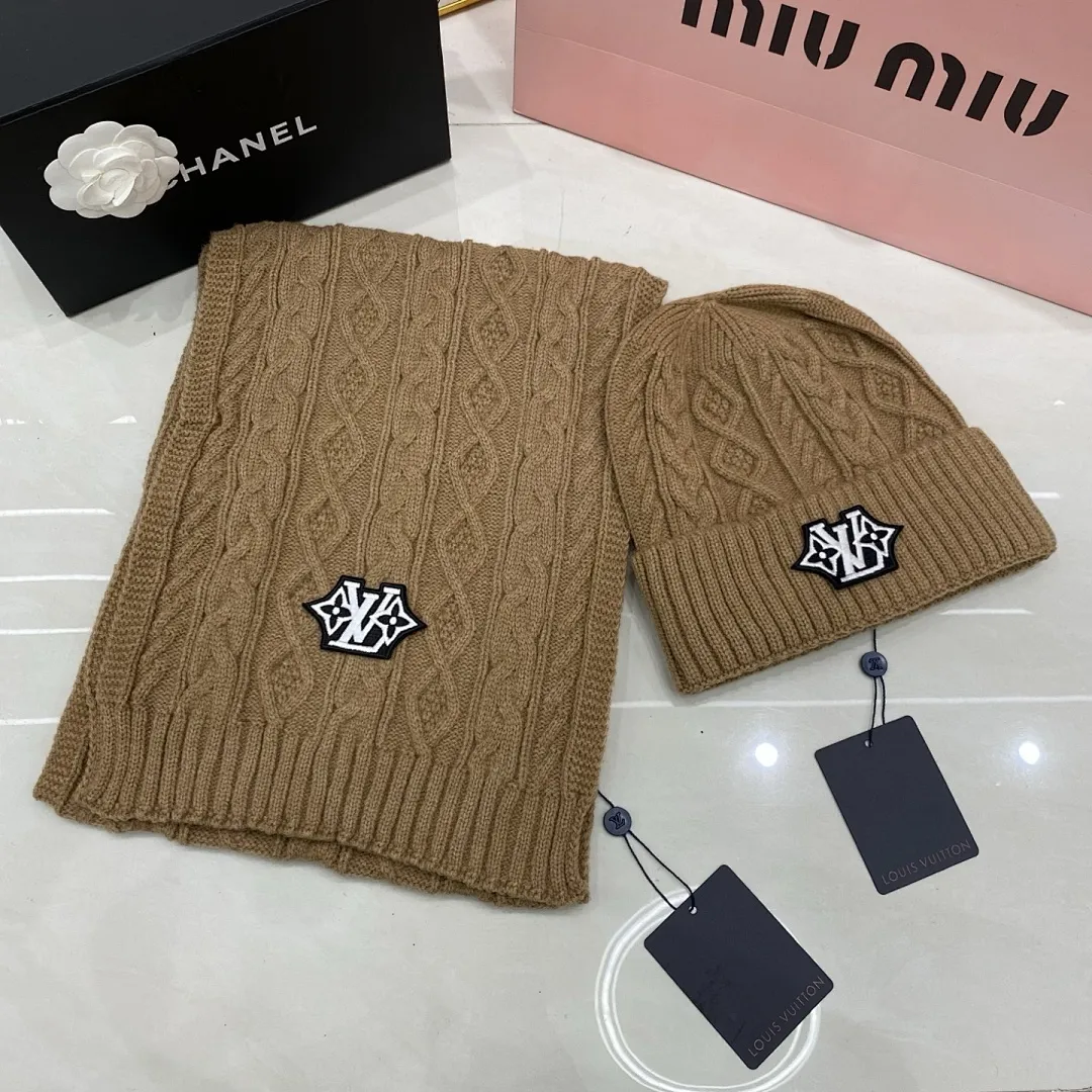Lv 羊绒套装：围巾🧣/羊绒针织帽
