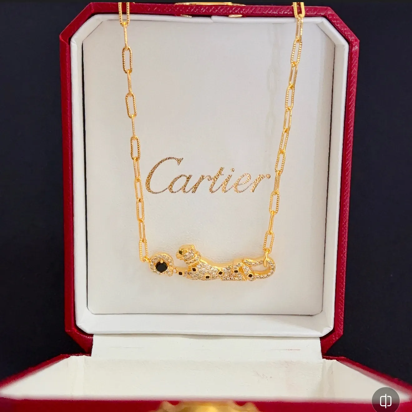 💰115卡地亚镶钻猎豹项链 高端定制版本 镶嵌钻工艺 V金材质 经典而时尚风格 用凌厉线条重构爱情美学！打破常规，镶嵌钻设计反而成就高级感天花板&mdash;&mdash;无需浮华堆砌，爱本应纯粹如初 卡地亚受众多明星网红的爱戴 豹子系列手镯 绝对是永恒经典 而且男女不限 年龄不限 ！戴上它你就是焦点！