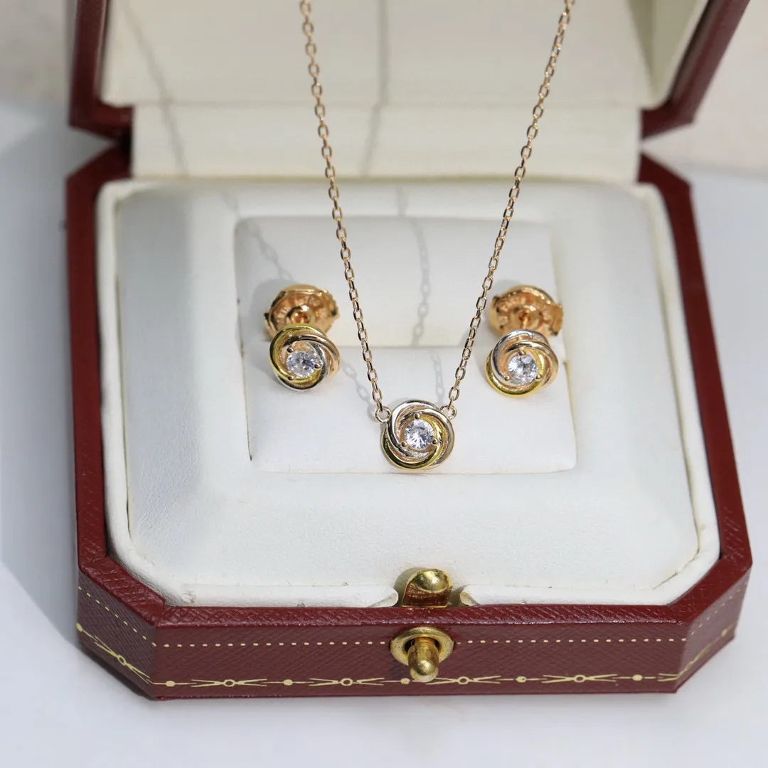 P88 卡地亚 小号三色三环耳钉。出货 S925纯银材质 精工版本 👼【925078】配飞碟耳塞 精致小巧百搭爆款