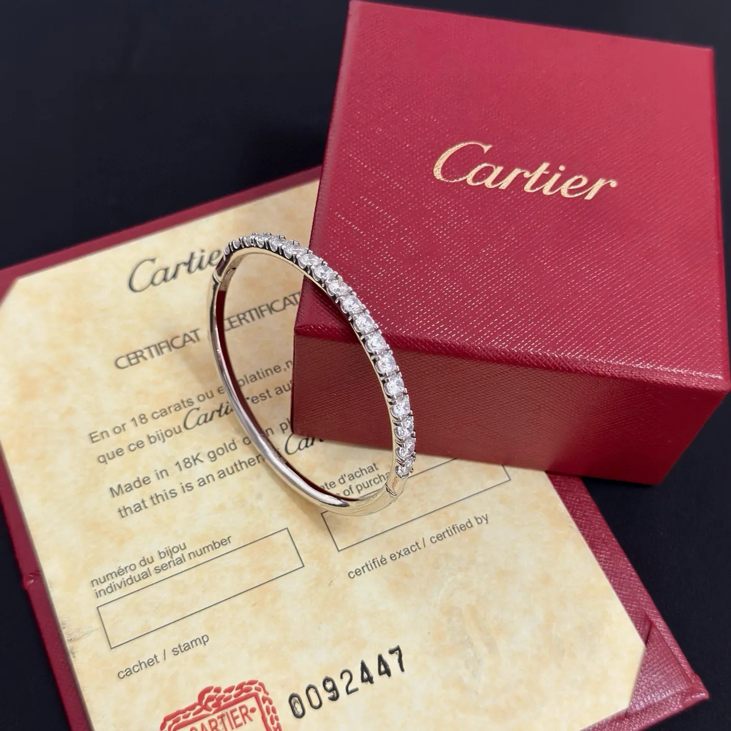 P115 卡地亚镶钻手镯 高端定制版本 镶嵌钻工艺 V金材质 经典而时尚风格 用凌厉线条重构爱情美学!打破常规,镶嵌钻设计反而成就高级感天花板——无需浮华堆砌,爱本应纯粹如初 卡地亚受众多明星网红的爱戴 豹子系列手镯 绝对是永恒经典 而且男女不限 年龄不限 !戴上它你就是焦点!