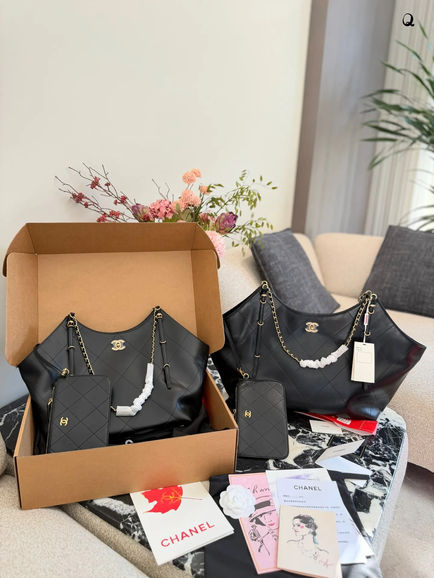 p205p215 Chanel 26ss春夏人气大包分享; ▪️大号coco手袋 31x47x11cm ▪️超大号coco手袋 36x59x13cm 供👯♀️们参考 飞机盒包装