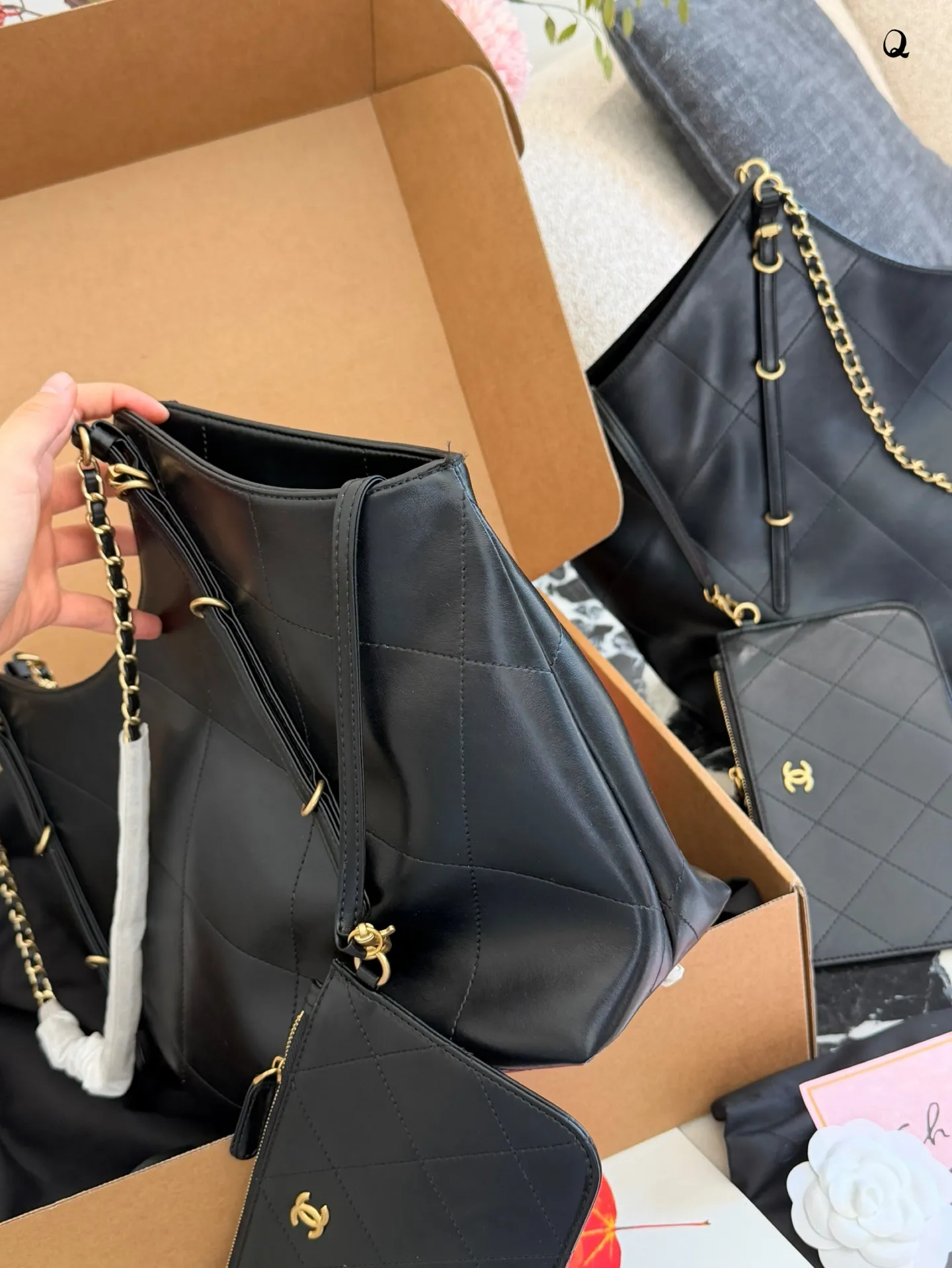 p205p215 Chanel 26ss春夏人气大包分享; ▪️大号coco手袋 31x47x11cm ▪️超大号coco手袋 36x59x13cm 供👯♀️们参考 飞机盒包装