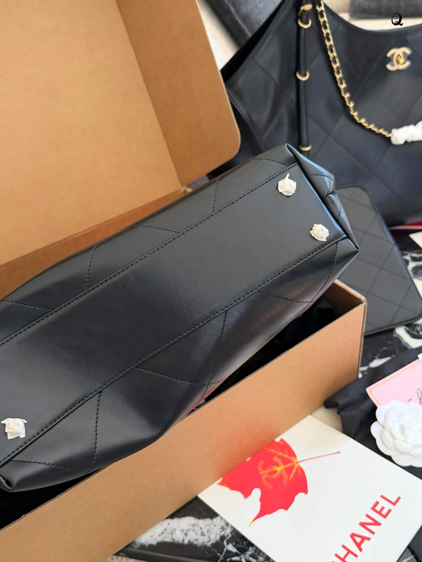 p205p215 Chanel 26ss春夏人气大包分享; ▪️大号coco手袋 31x47x11cm ▪️超大号coco手袋 36x59x13cm 供👯♀️们参考 飞机盒包装