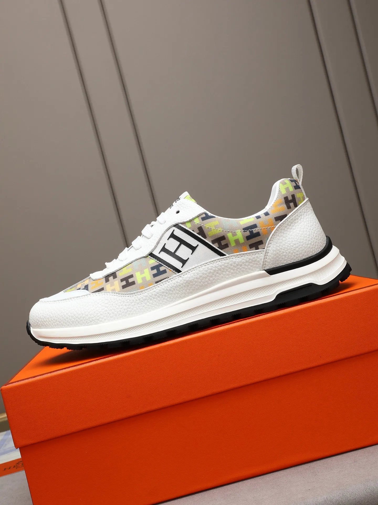 📛📛📛PPP170(Hermes 爱马仕)🆕男士拼色运动鞋,富有质感的小牛皮细节。拼接原版牛皮面,此鞋款从马术世界汲取灵感,融合技术细节和实用功能.透气羊里,原版组合大底,高端品质,各处细节均完美结合! Size:38-44 (45可定做)