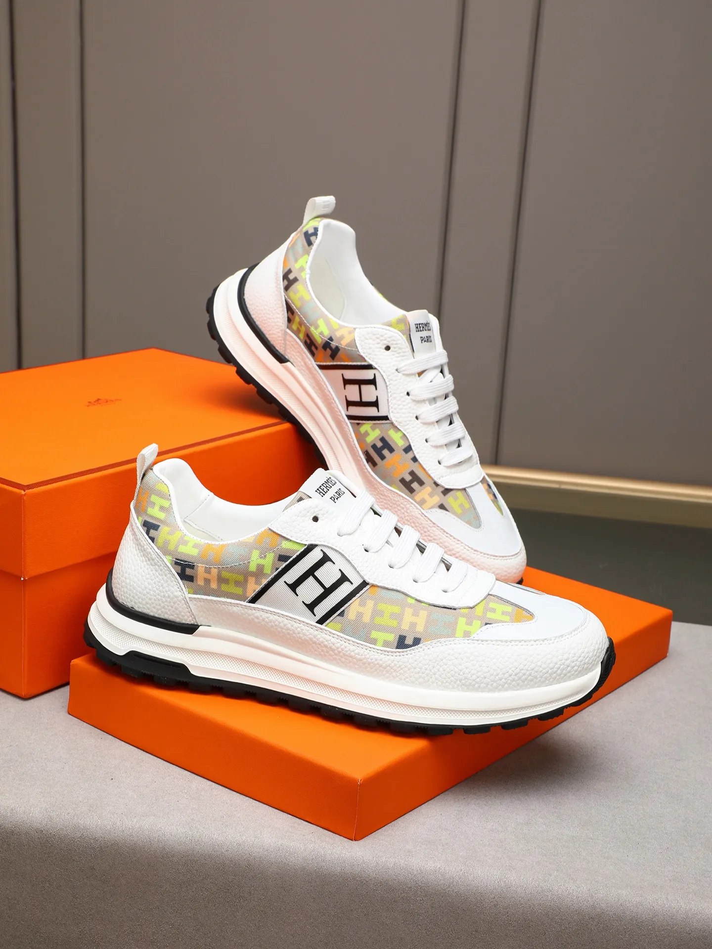 📛📛📛PPP170(Hermes 爱马仕)🆕男士拼色运动鞋,富有质感的小牛皮细节。拼接原版牛皮面,此鞋款从马术世界汲取灵感,融合技术细节和实用功能.透气羊里,原版组合大底,高端品质,各处细节均完美结合! Size:38-44 (45可定做)