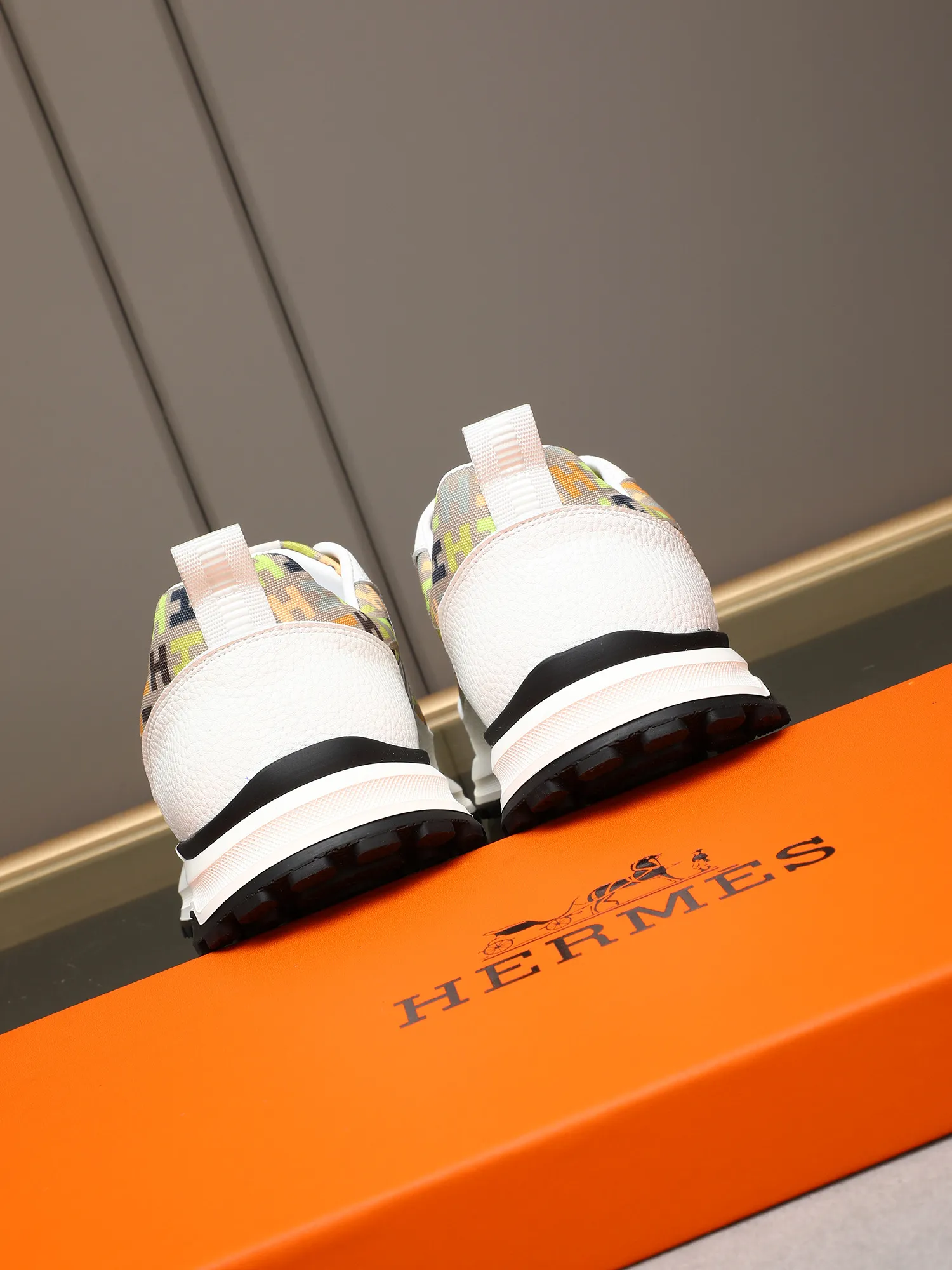 📛📛📛PPP170（Hermes 爱马仕）🆕男士拼色运动鞋，富有质感的小牛皮细节。拼接原版牛皮面，此鞋款从马术世界汲取灵感，融合技术细节和实用功能.透气羊里，原版组合大底，高端品质，各处细节均完美结合！ Size：38-44 （45可定做）