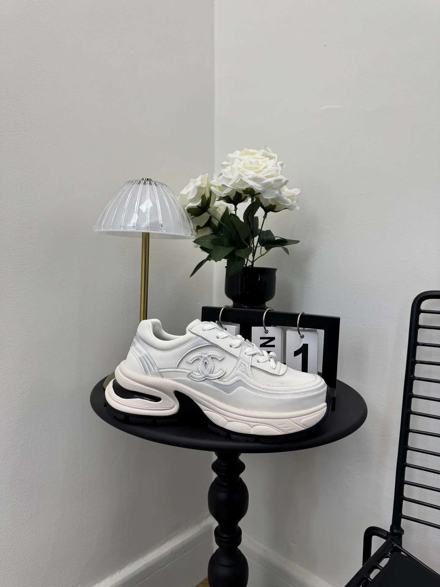 实价不让利P310! Size: 女款35-41 香奈儿休闲运动鞋 ~原版小牛皮熊猫鞋 Chanel 香奈儿 25C 最新爆款 熊猫 黑白 运动鞋 休闲板鞋 小香 爆款单品 经典黑白 熊猫配色 coco女孩必要入款 面料: 原版定制混种羊皮 内里: 原版进口透气网里 大底: 原版开模橡胶+TPU组合