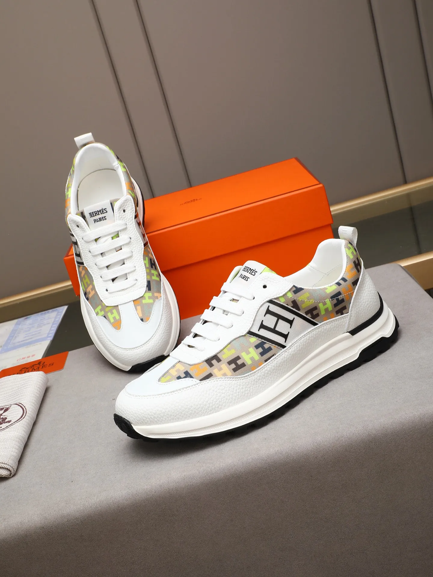 📛📛📛PPP170(Hermes 爱马仕)🆕男士拼色运动鞋,富有质感的小牛皮细节。拼接原版牛皮面,此鞋款从马术世界汲取灵感,融合技术细节和实用功能.透气羊里,原版组合大底,高端品质,各处细节均完美结合! Size:38-44 (45可定做)