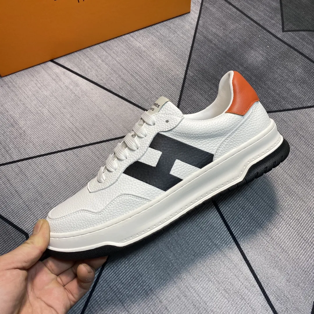 📛📛📛PPP200(Hermes 爱马仕)🆕男士拼色休闲鞋,富有质感的小牛皮细节。拼接原版牛皮面,此鞋款从马术世界汲取灵感,融合技术细节和实用功能.透气羊里,原版组合大底,高端品质,各处细节均完美结合! Size:38-44 (45可定做)